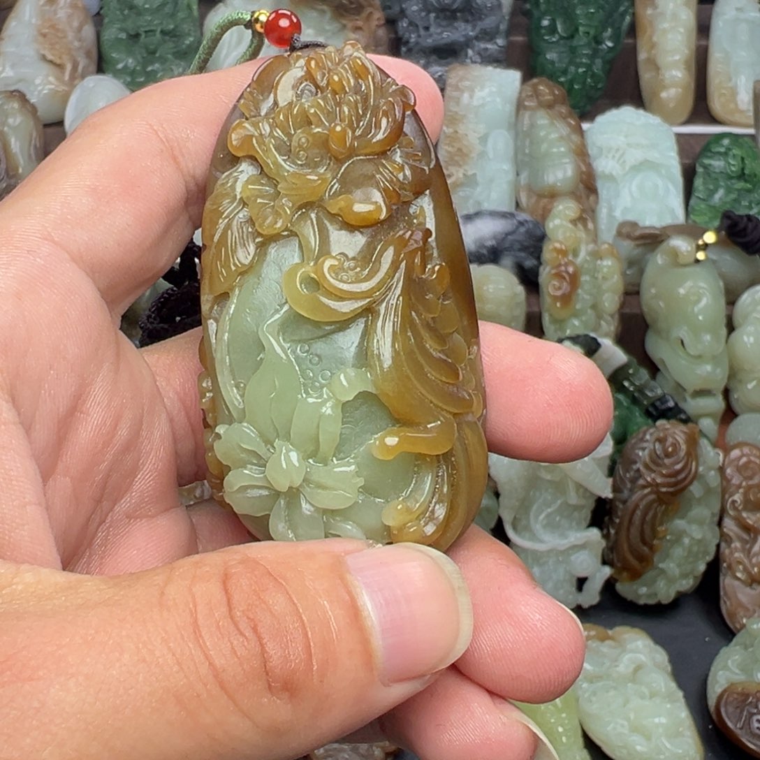 和田玉未镶嵌把件