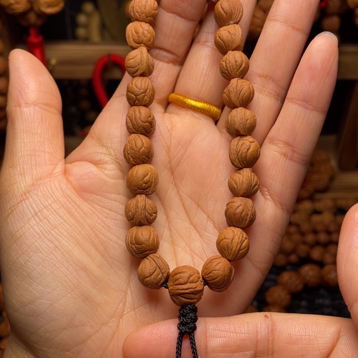 木质类龙纹桃枭挂件