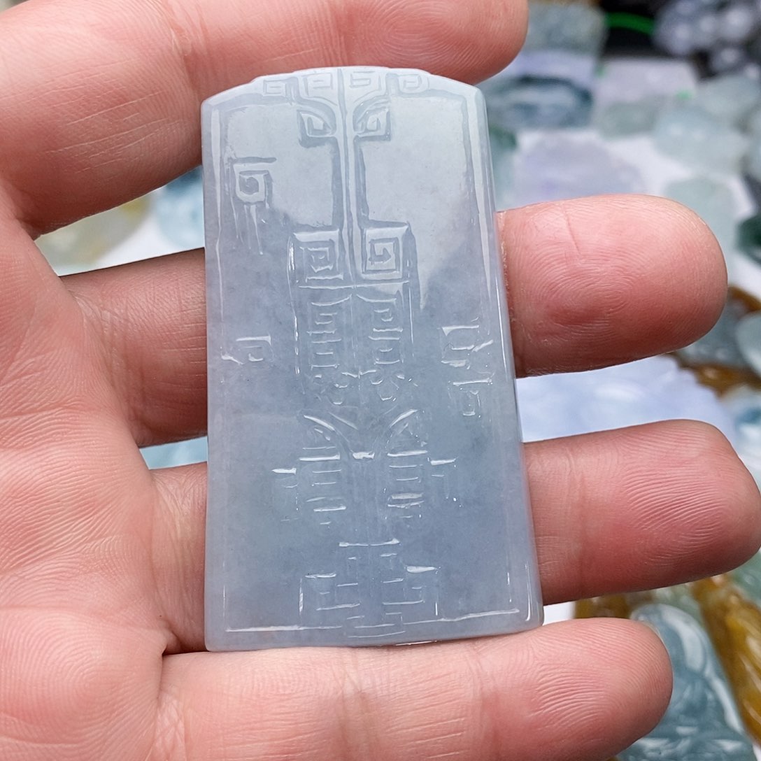 翡翠颈饰未镶嵌仿古牌