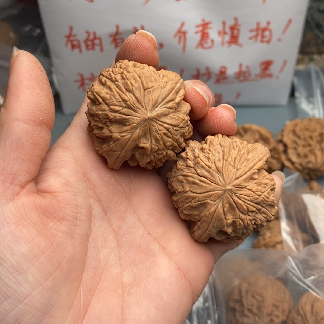 文玩核桃把件P****！暴雪32