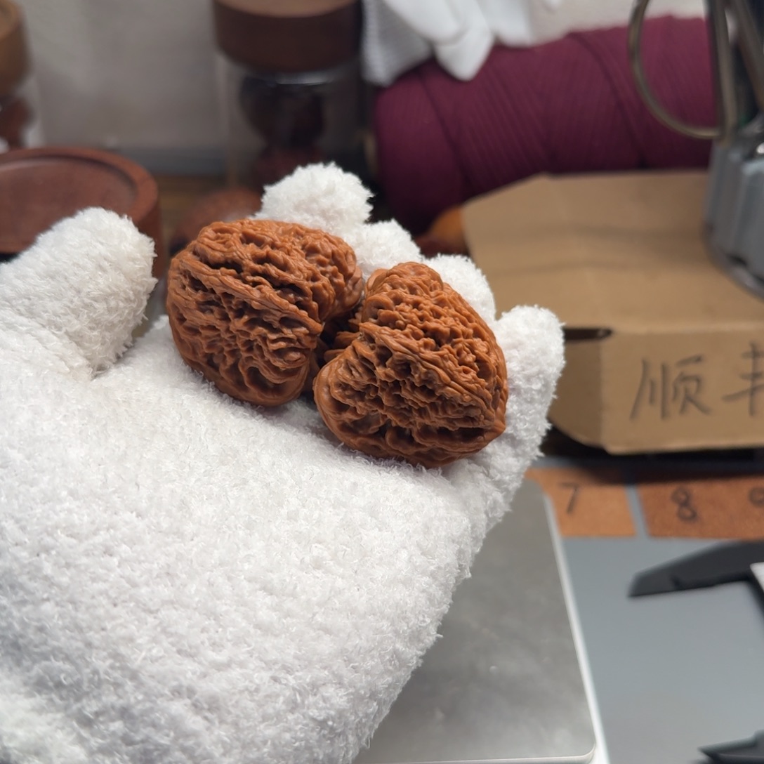 太***娃文玩核桃吊坠南疆