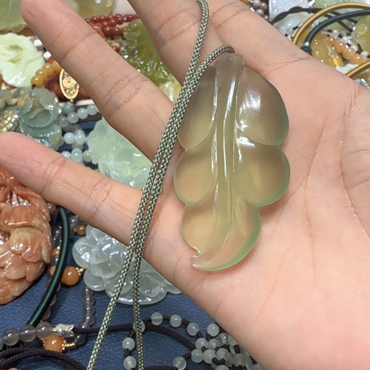 蛇纹石玉吊坠未镶嵌