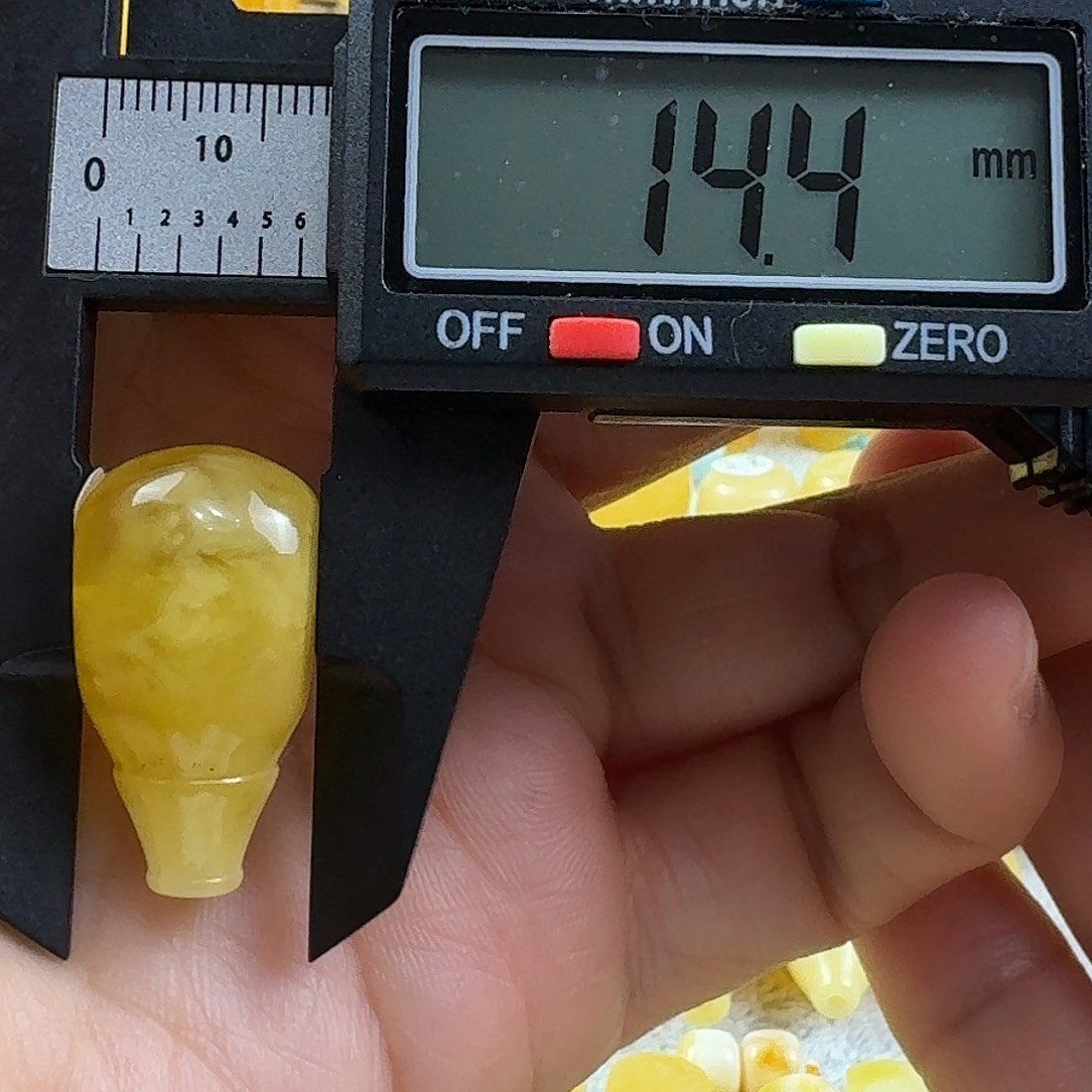 蜜蜡未镶嵌裸石25杂