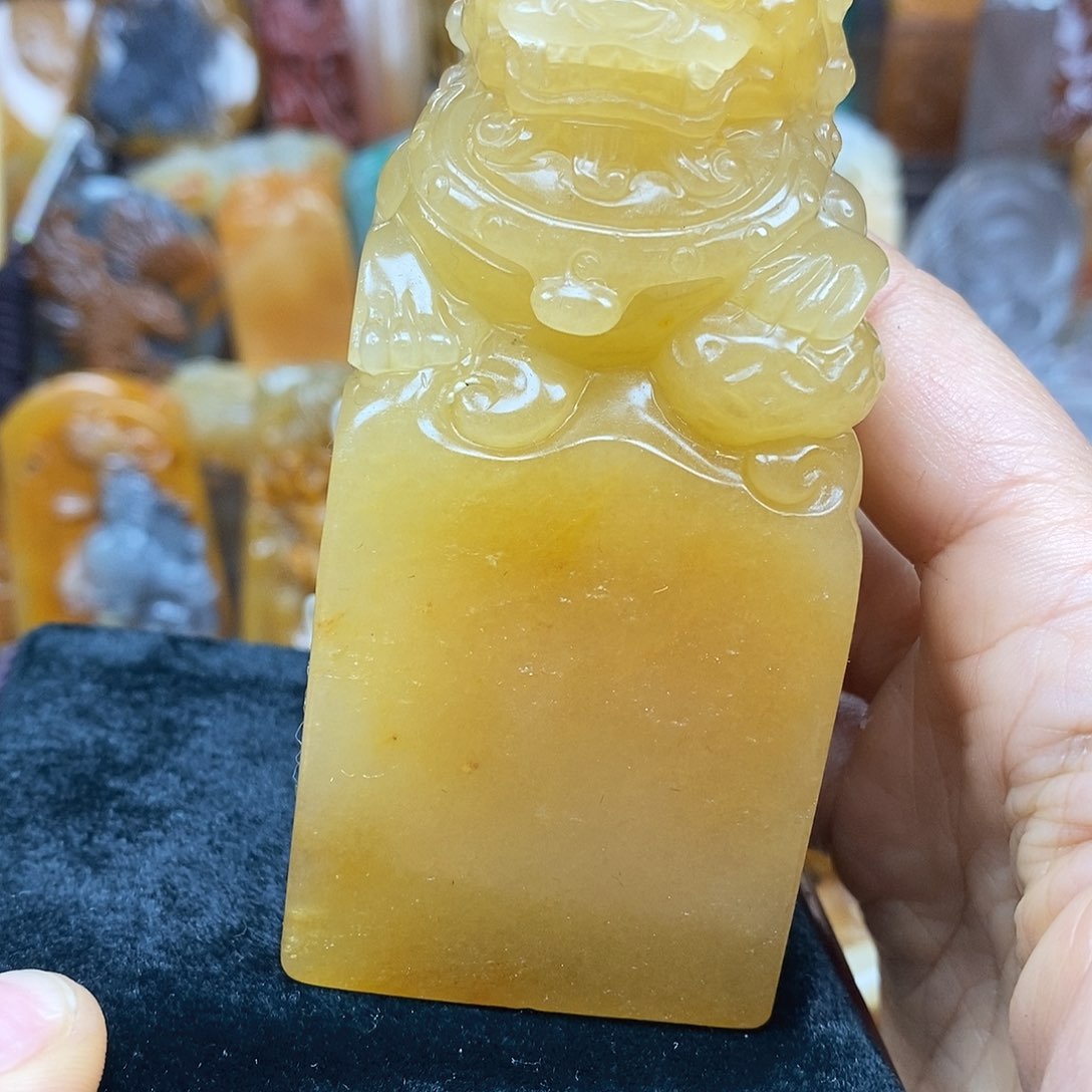 石英质玉（黄龙玉）未镶嵌颈饰