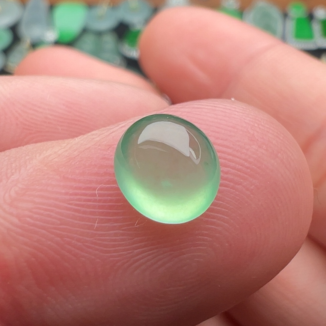 翡翠颈饰未镶嵌蛋面7.2