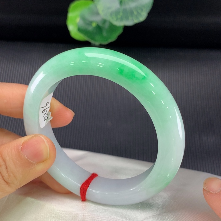 翡翠手镯未镶嵌正圈53