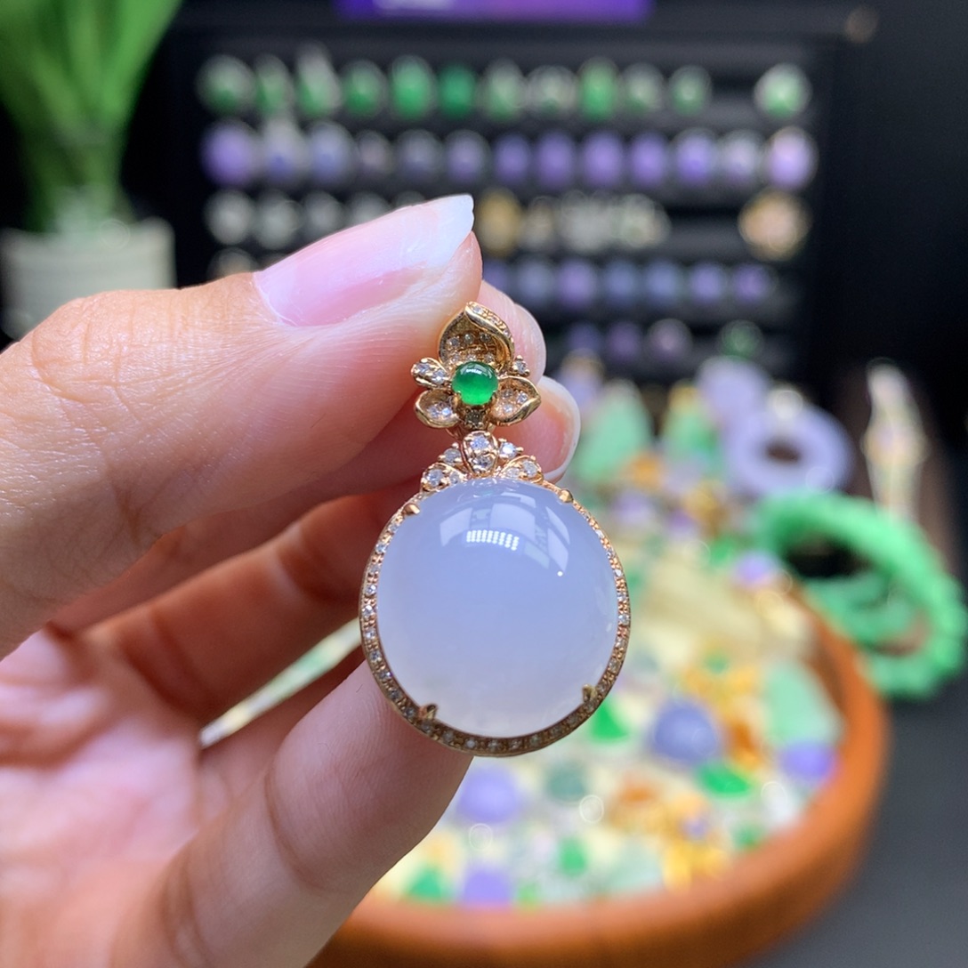 翡翠18K金镶嵌颈饰