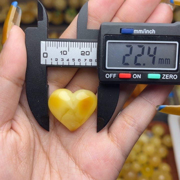 蜜蜡未镶嵌珠宝奇石166-天然蜜蜡满蜡妖花心形吊坠