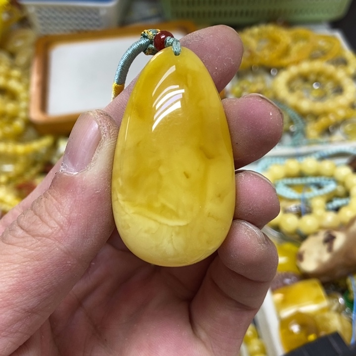 蜜蜡未镶嵌裸石吊坠