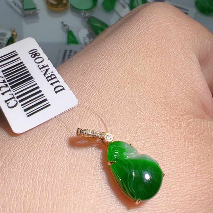 翡翠挂件18K金镶嵌翡翠