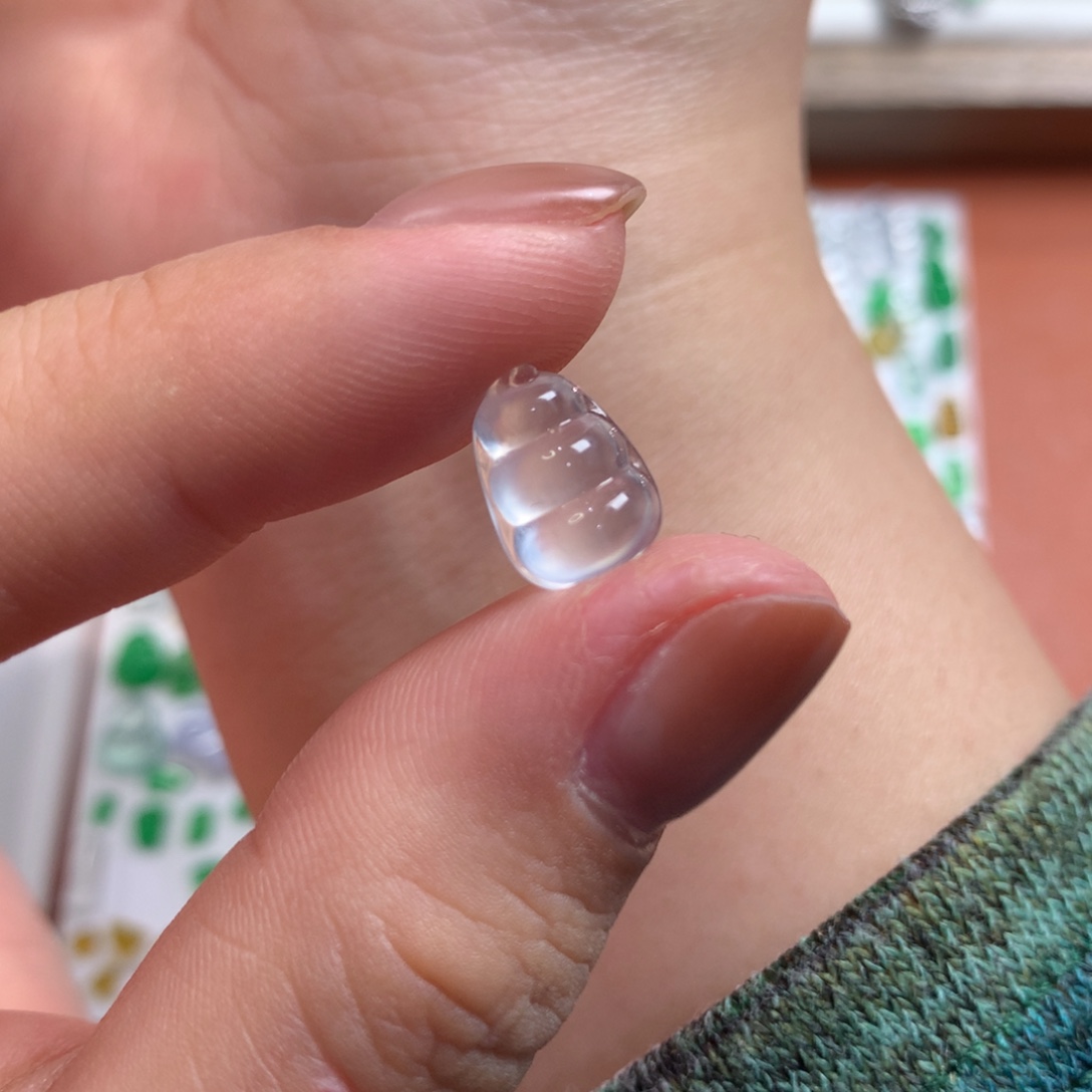 翡翠未镶嵌颈饰白冰墩豆