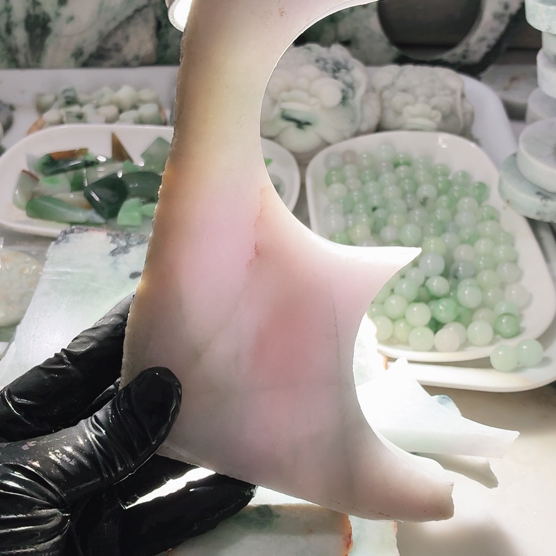 翡翠未镶嵌颈饰边角料