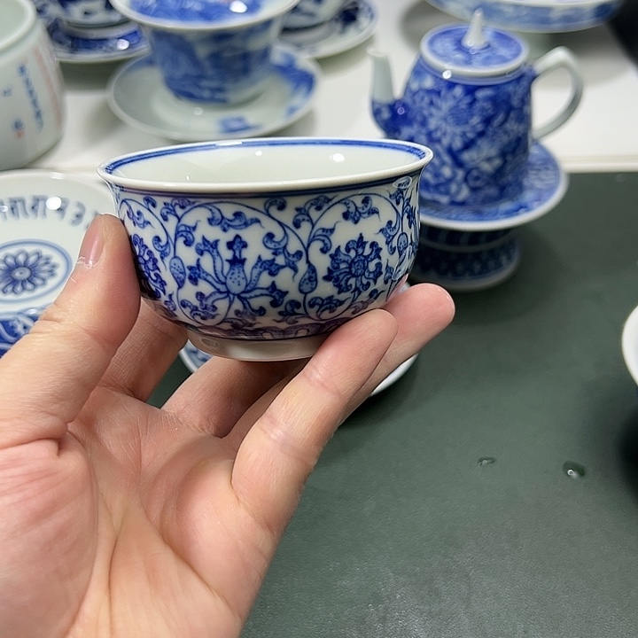 微瑕柴窑点工缠枝花卉炉式杯