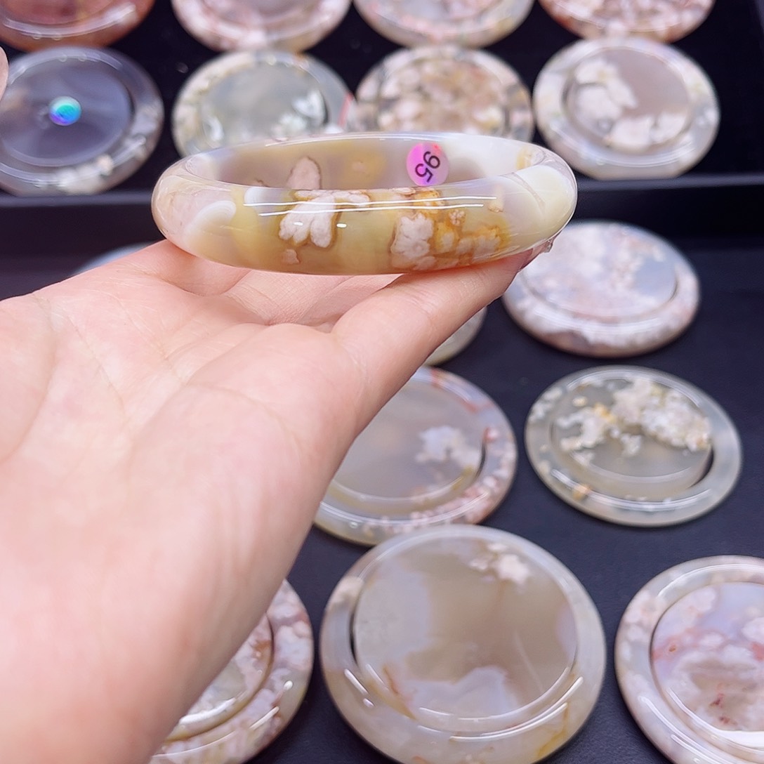 玛瑙/玉髓手镯未镶嵌6566