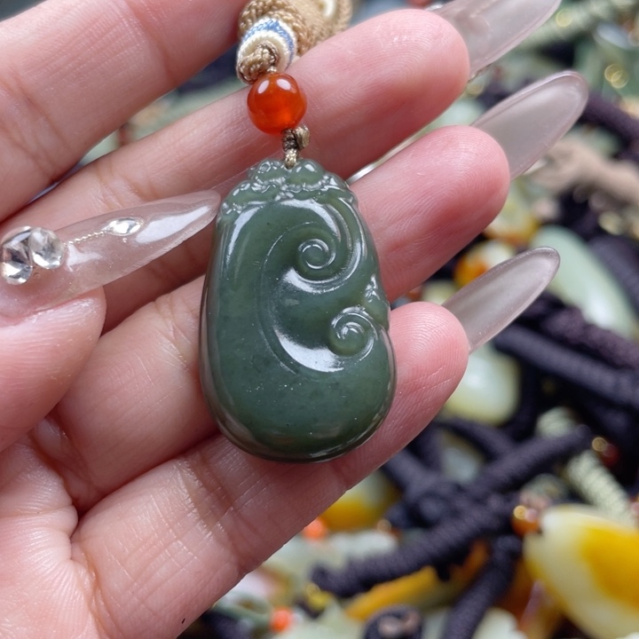 和田玉颈饰未镶嵌