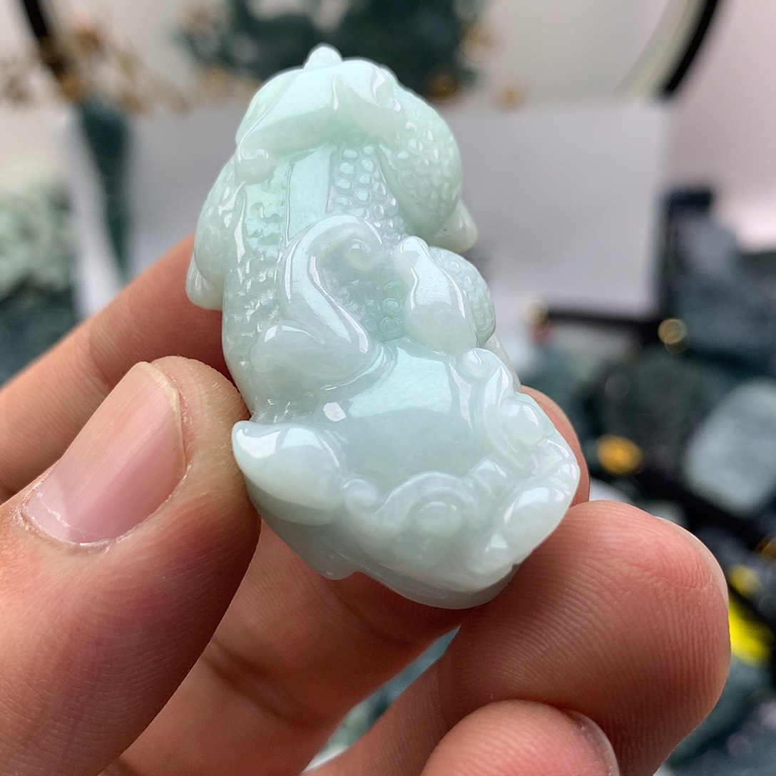 翡翠未镶嵌颈饰貔貅