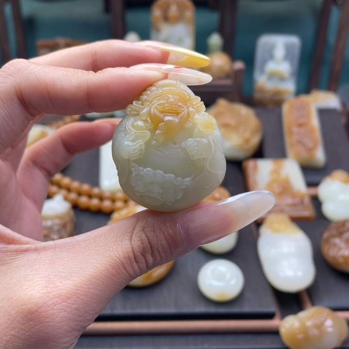 和田玉未镶嵌颈饰王*