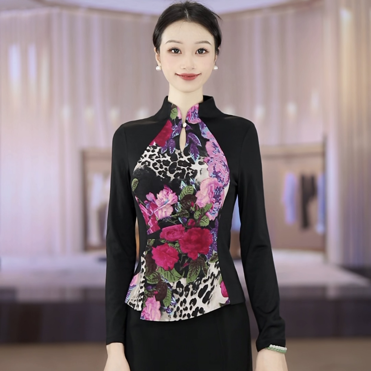 USSI/古色收腰V领常规长袖碎花衬衫修身上衣花色女装时尚七分袖