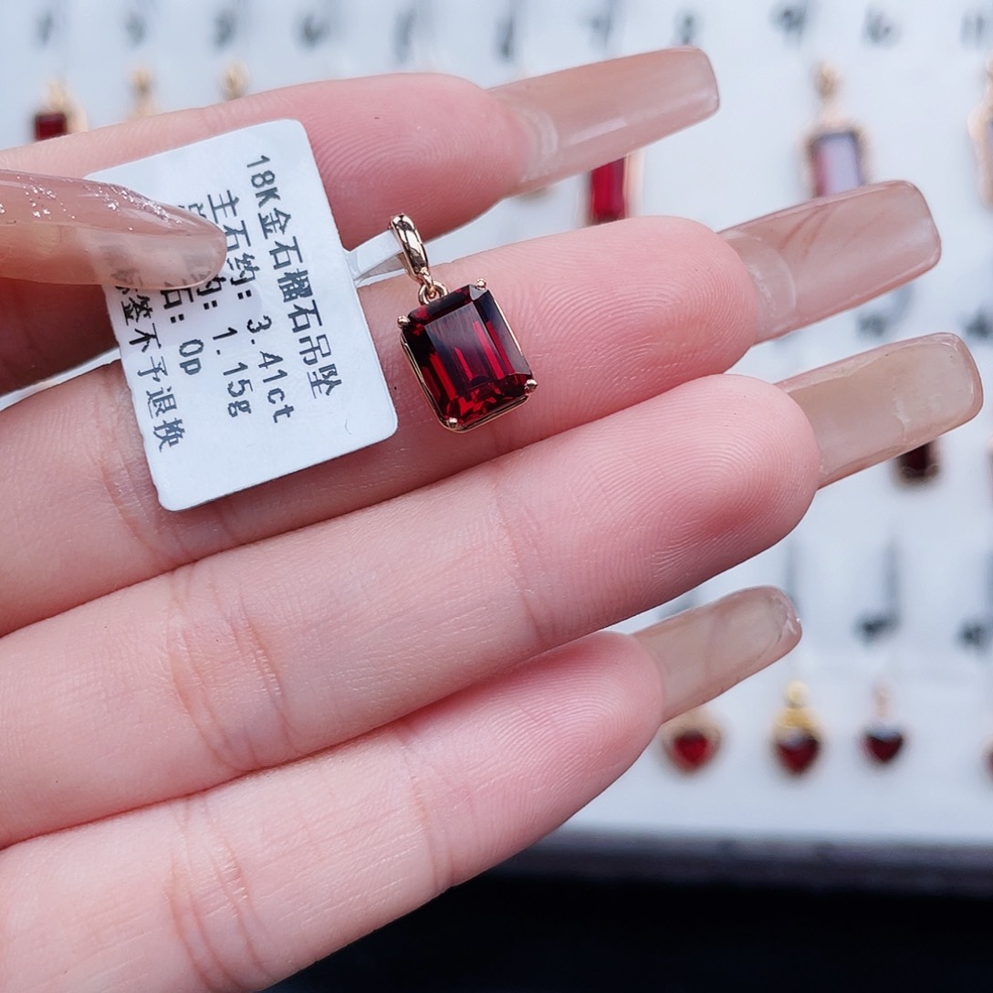 18K金镶嵌吊坠(不含链)石榴石