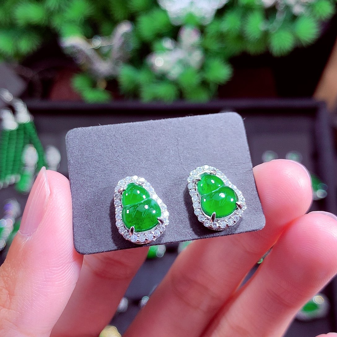 颈饰未镶嵌翡翠天然