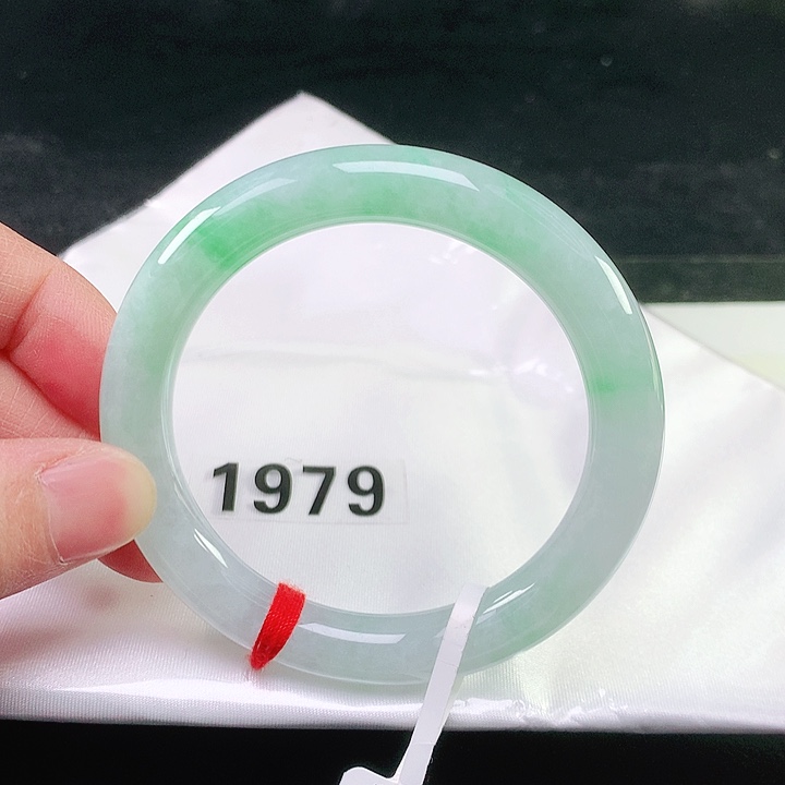 未镶嵌手镯（圆镯）翡翠1979