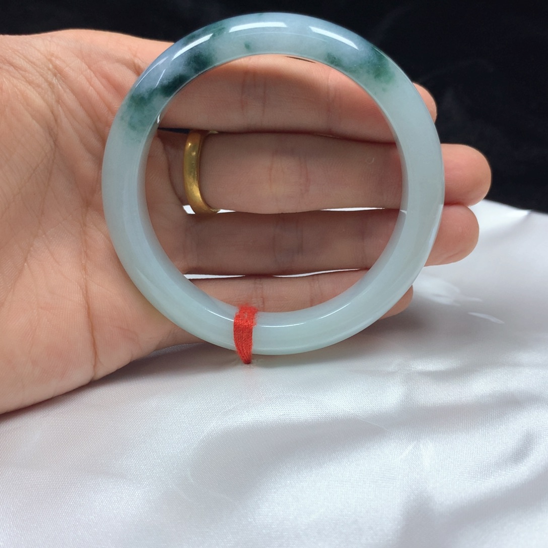 翡翠未镶嵌手镯（圆镯）55.6