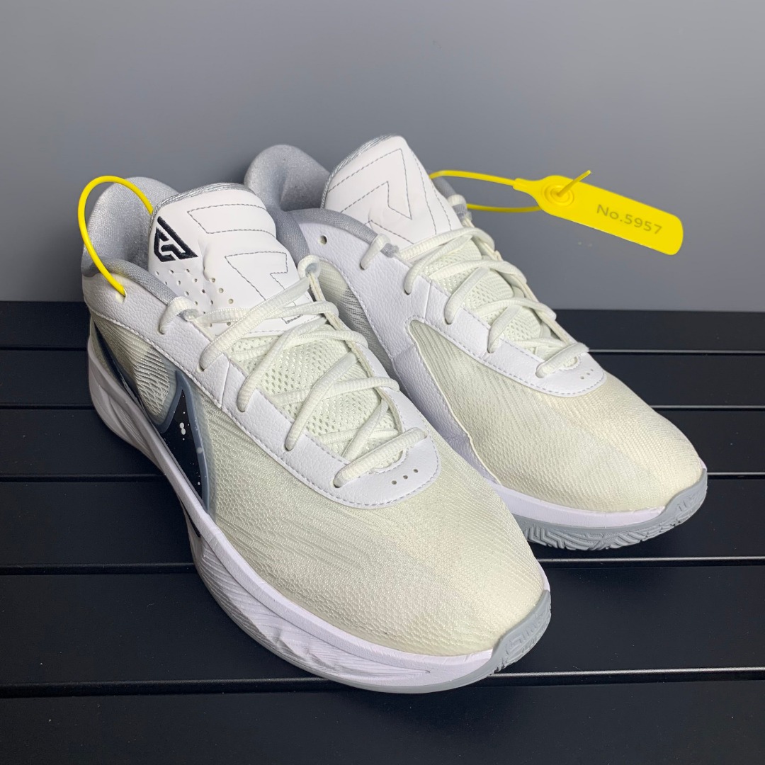 95新 43码字母哥6黑白 成色很新 气垫完好 带原盒 实战球鞋/5957