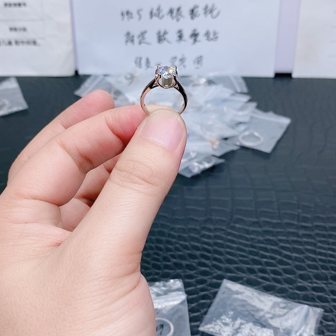 合成碳硅石925银光臂牛头1克拉9码