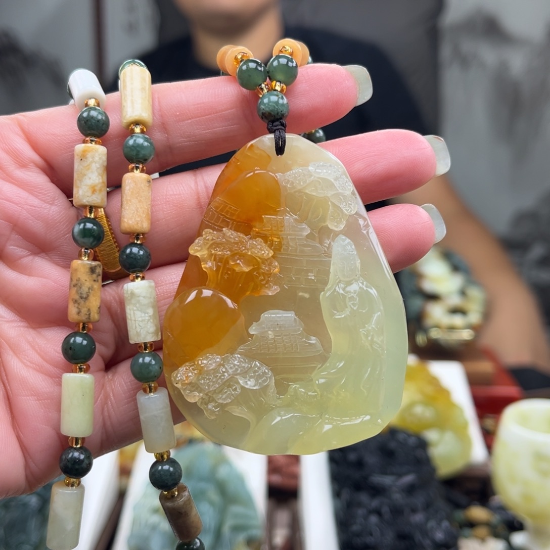 万***军岫玉未镶嵌颈饰挂件