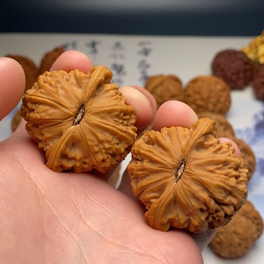 王***二文玩核桃把件核老闷