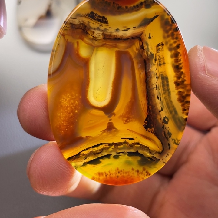 玛瑙/玉髓颈饰未镶嵌与**友