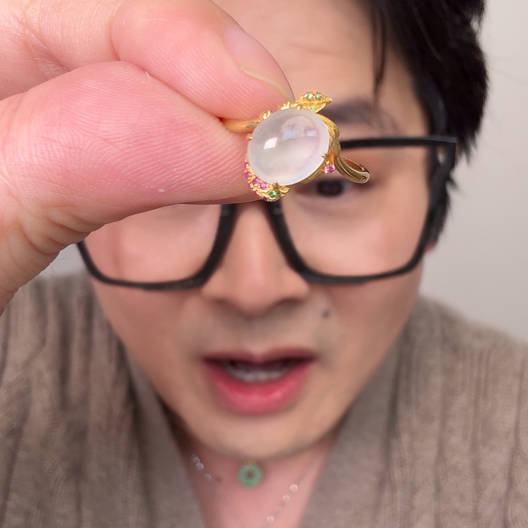 翡翠18K金镶嵌颈饰一件