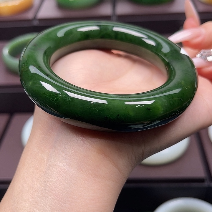 和田玉未镶嵌手镯