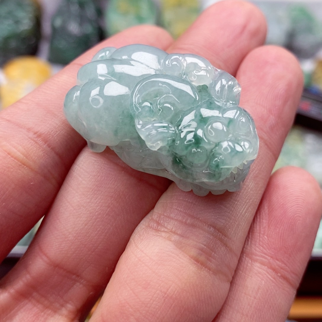 翡翠颈饰未镶嵌翡翠