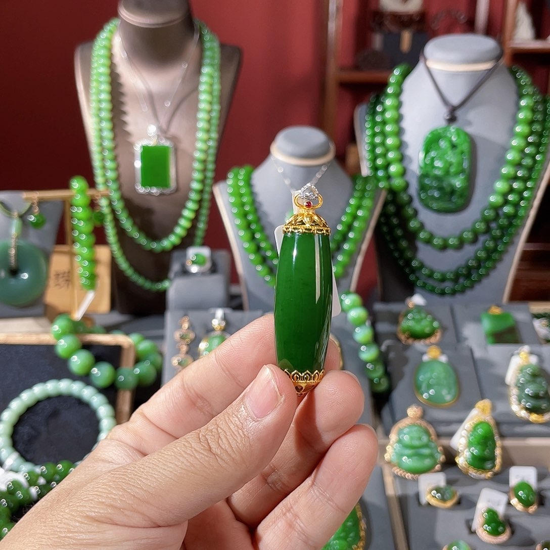 和田玉（碧玉）18K金镶嵌颈饰