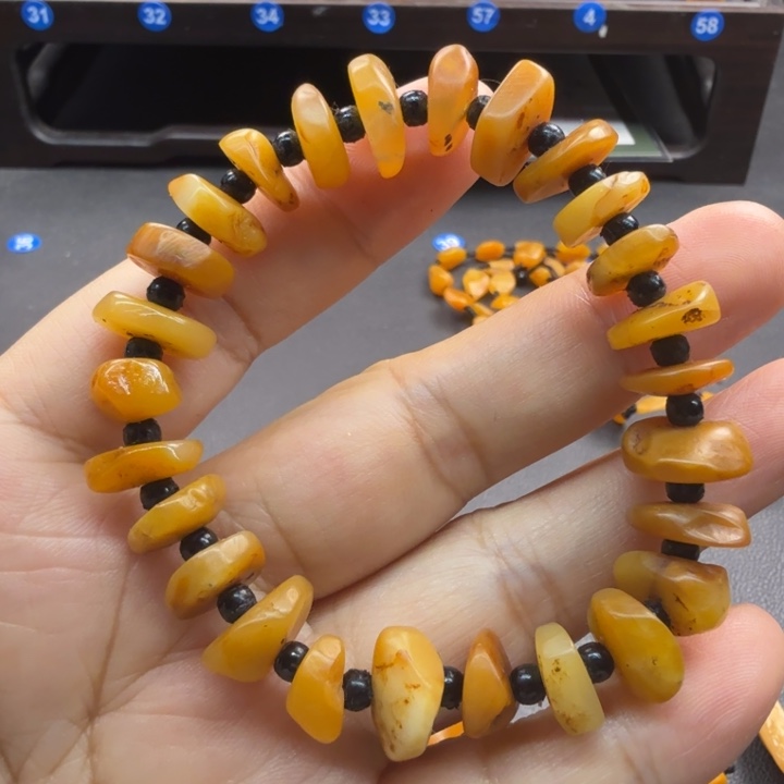 田黄石原石隔片手串