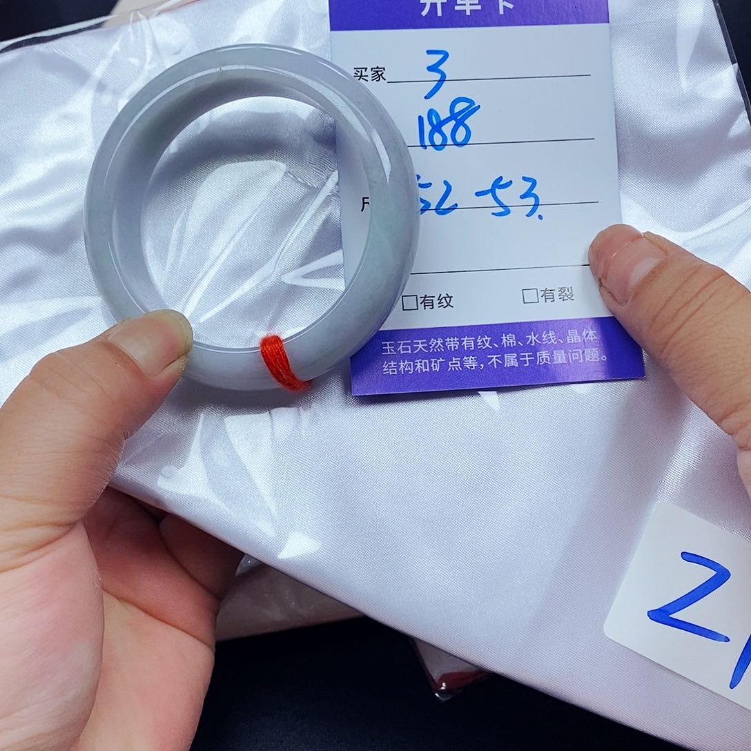 翡翠手镯未镶嵌翡翠手镯