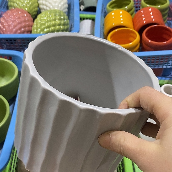 陶盆有孔 瑕疵针孔漏釉介意勿拍外口 15外高12.2