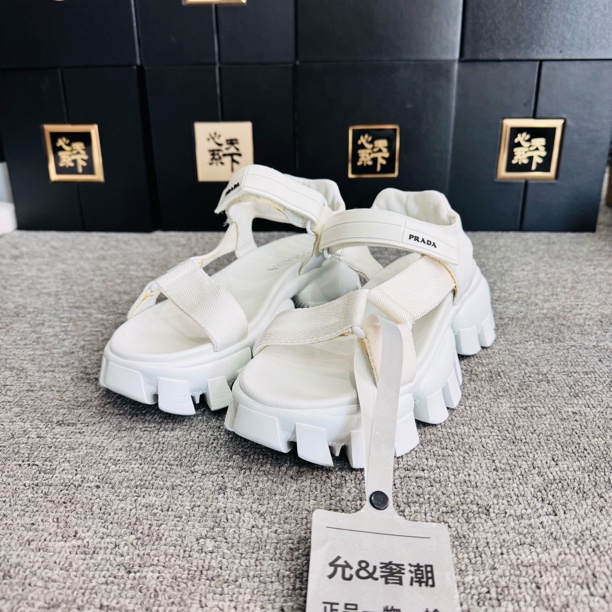 95新 Prada/普拉达 轮胎厚底凉鞋37码 ysc1669