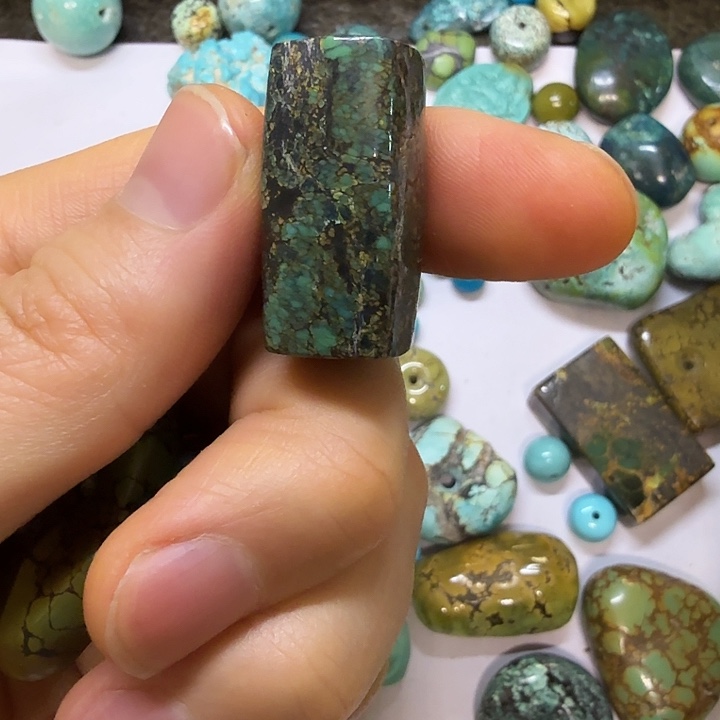 琥珀未镶嵌颈饰方条