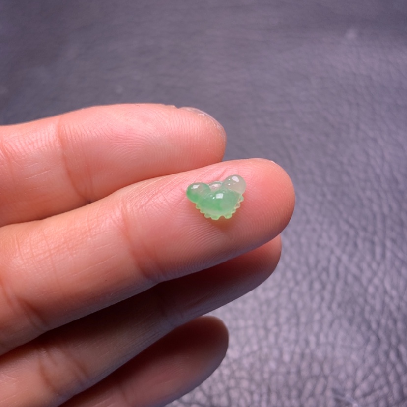 【闪购商品】翡翠颈饰未镶嵌一**猬裸石