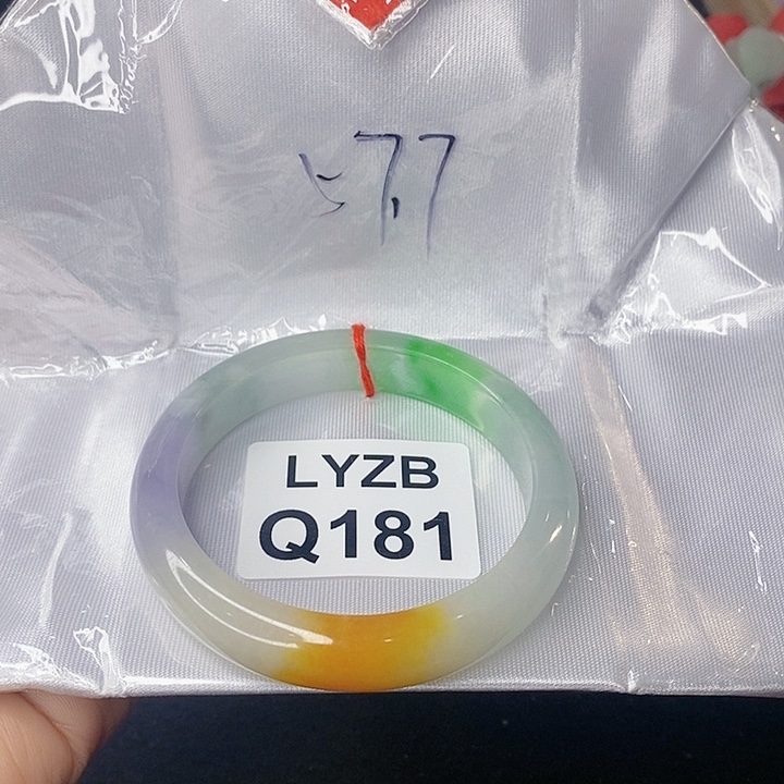 翡翠手镯未镶嵌Q****?翡翠手镯未镶嵌