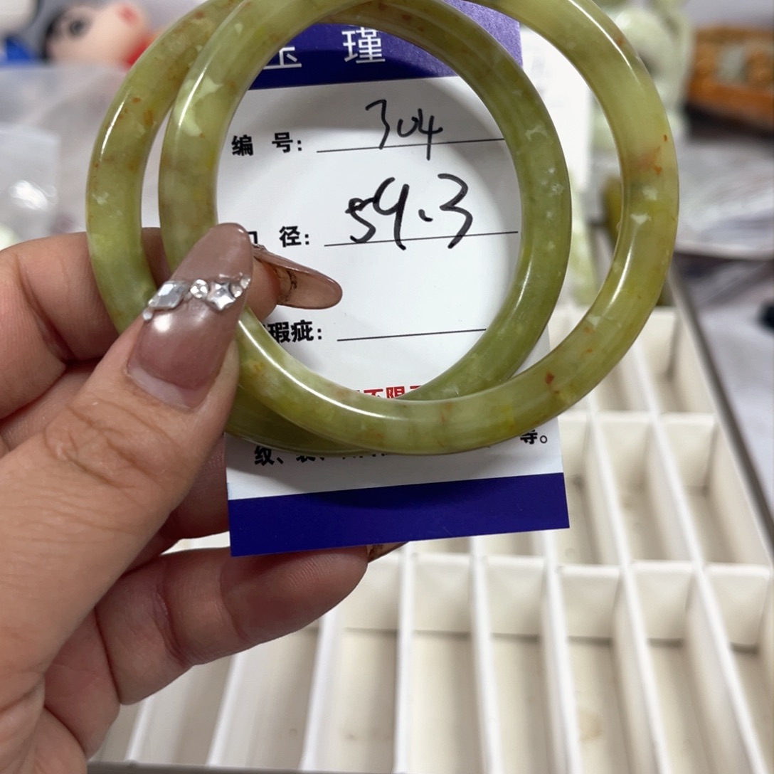 蛇纹石玉手镯未镶嵌