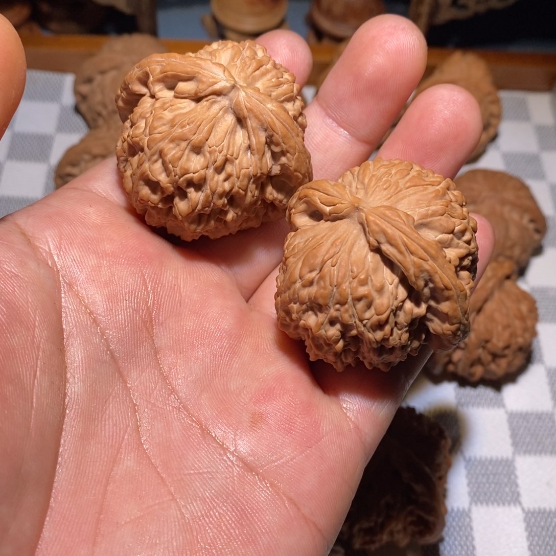 文玩核桃吊坠6*白狮子