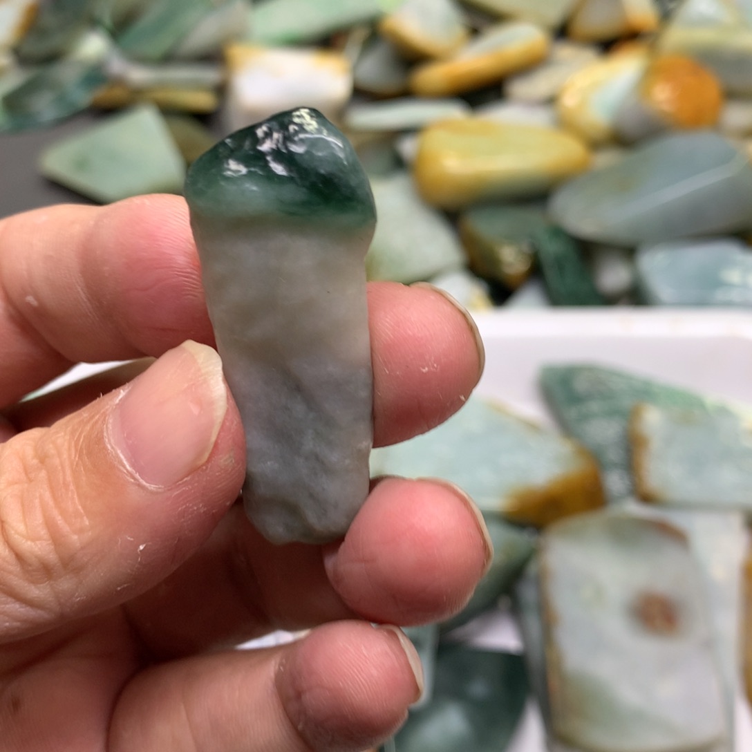 翡翠颈饰未镶嵌翡翠