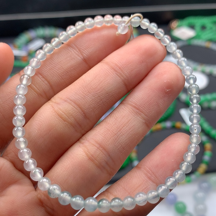 翡翠手镯未镶嵌卡