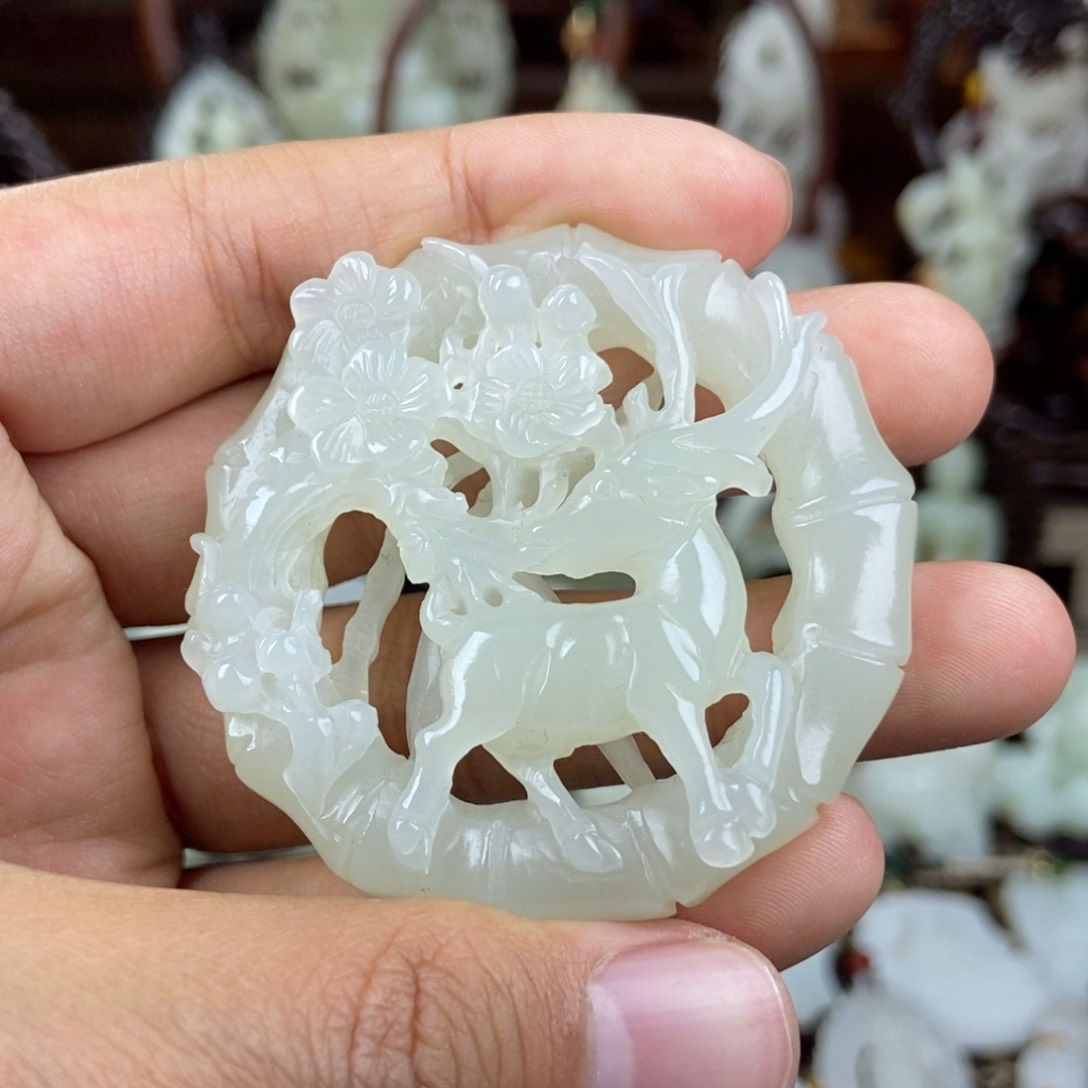 和田玉挂件未镶嵌松****