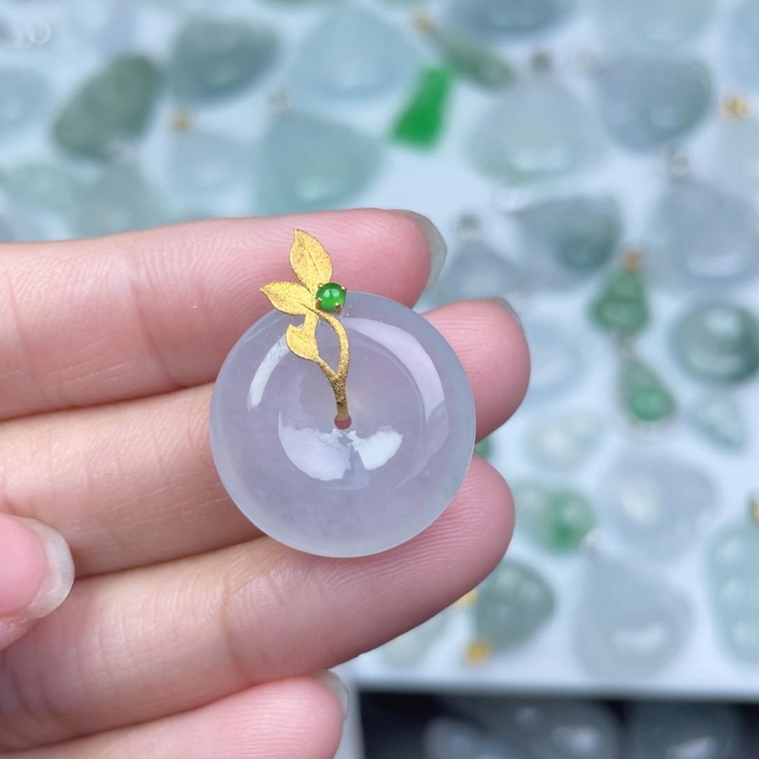 翡翠18K金镶嵌颈饰