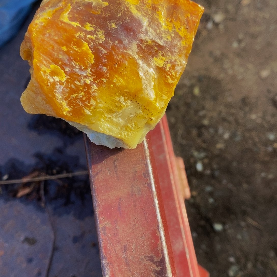 未镶嵌蛇纹石玉珠宝奇石