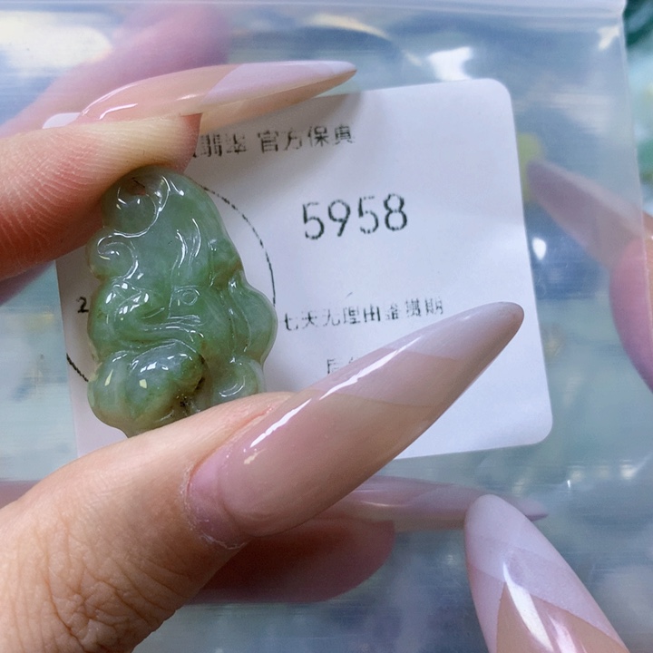 翡翠未镶嵌颈饰翡翠